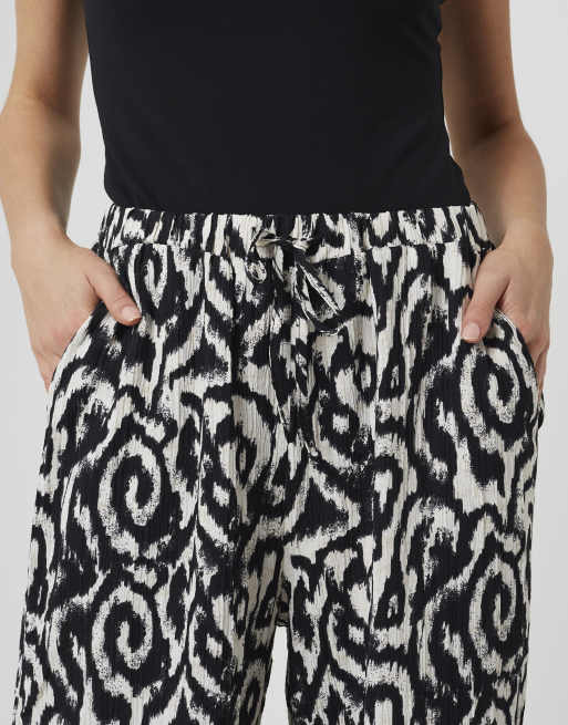Brave Soul Abstract print wide leg trousers in black, 3 of 4