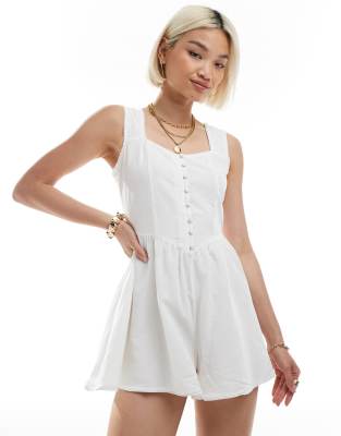 Brave Soul - Ärmelloser Playsuit in Weiß mit Knopfleiste