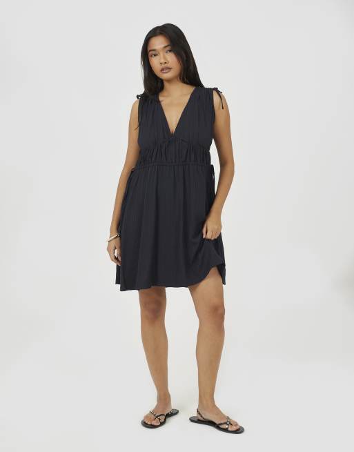 Brave Soul – Ärmelloses Midikleid in Schwarz mit V-Ausschnitt und Bindedetails, 3 von 4