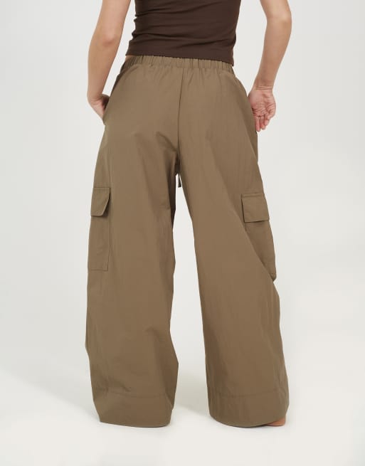 Brave Soul Baggy cargo trousers with pocket details in khaki, 2 of 4