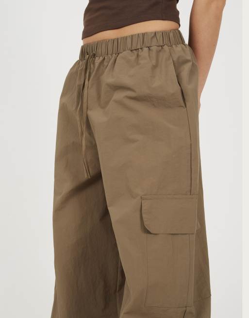 Brave Soul Baggy cargo trousers with pocket details in khaki, 3 of 4