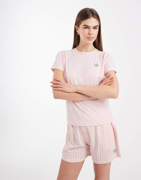 Brave Soul – Baumwoll-Pyjama in Rosa mit T-Shirt und geblümten Shorts mit Gänseblümchen-Stickerei - view 1