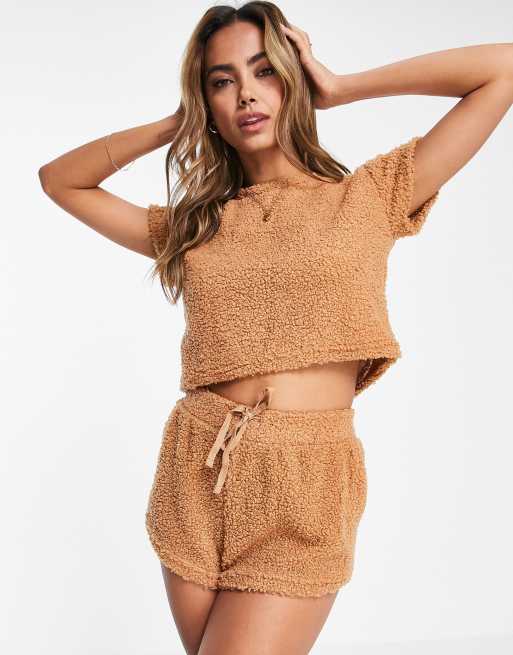 Brave Soul – Becca – Kurzes Lounge-Set aus Teddystoff in Camel