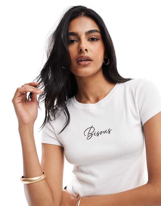 Brave Soul – Biały T-shirt o krótkim fasonie z napisem Bisous