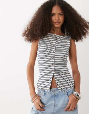 Brave Soul Button Down Vest In White