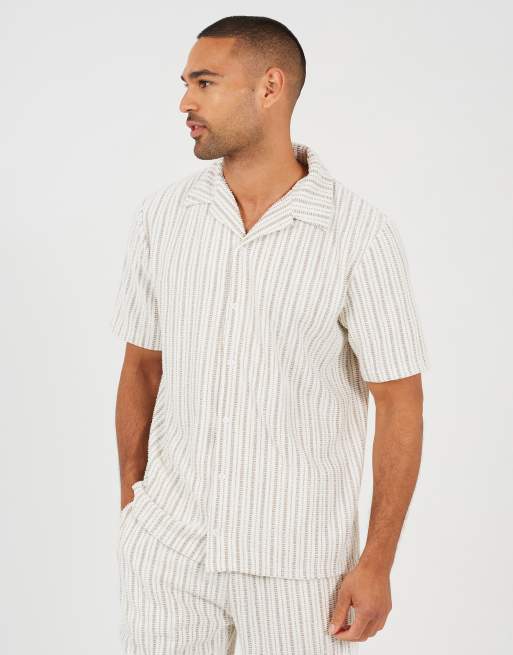 Brave Soul - Camisa color crema a rayas de corte estándar con cuello de solapas, 1 de 4