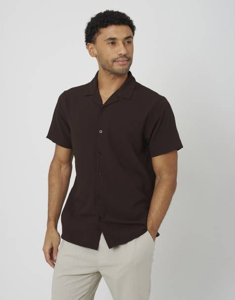 Brave Soul - Camisa de manga corta con cuello abierto texturizada en chocolate - view 1