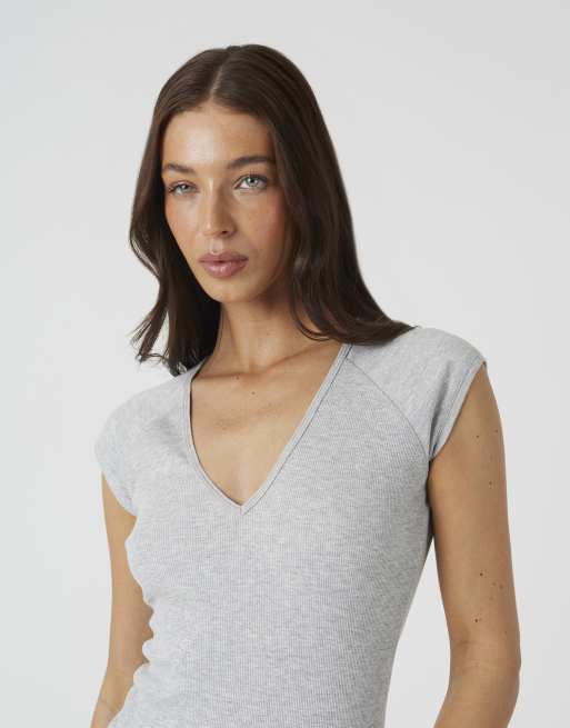 Brave Soul Cap sleeve v-neck fitted t-shirt in grey, 4 of 4