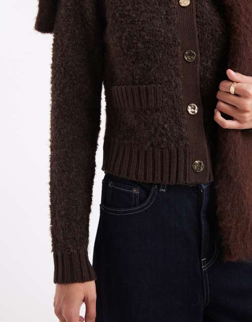 Brave Soul - Cardigan marrone cioccolato con bottoni a contrasto e tasche, 2 di 4