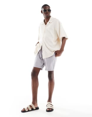 chino shorts in gray