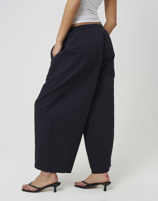 Brave Soul Cotton balloon leg trousers in navy, 2 of 4