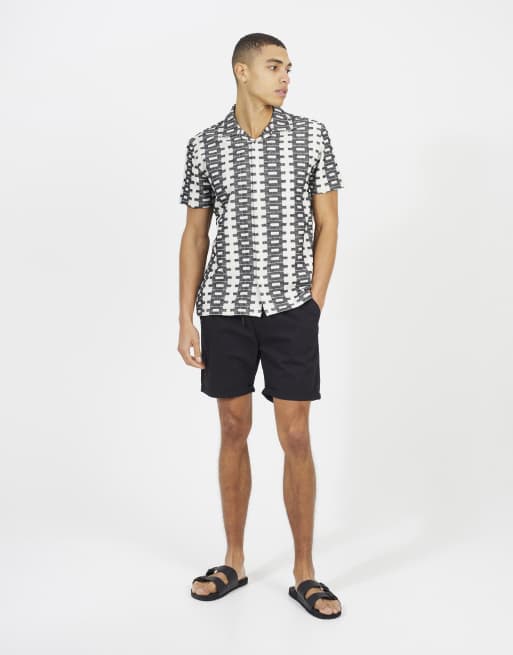 Brave Soul Cotton chino shorts with turn up hem in black, 3 of 4