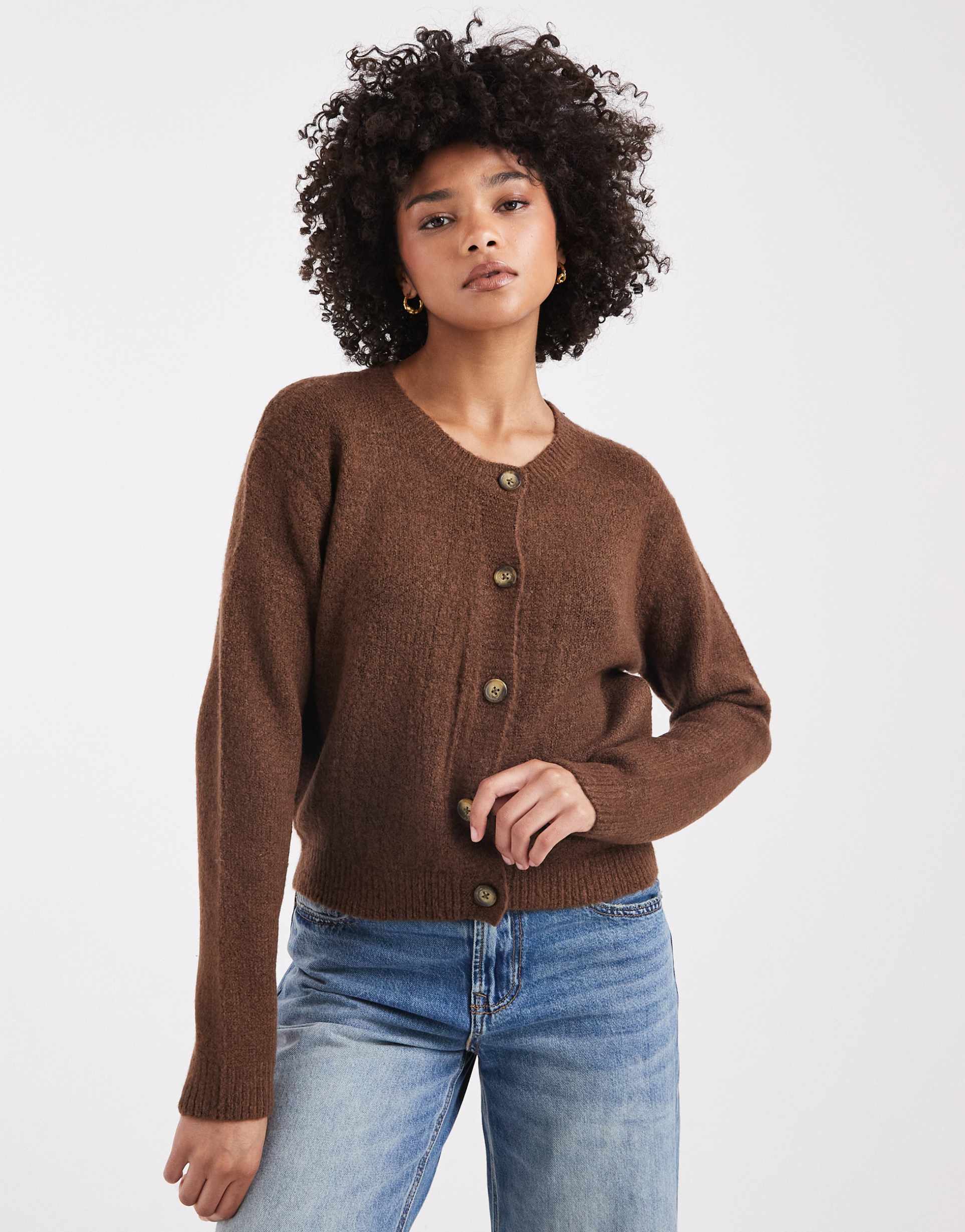 brave soul crew neck cardigan with contrast buttons in brown