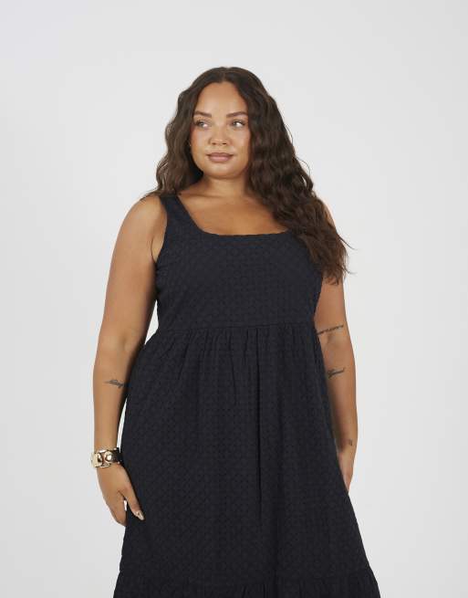 Brave Soul Curve broiderie strappy maxi dress in black, 3 of 3