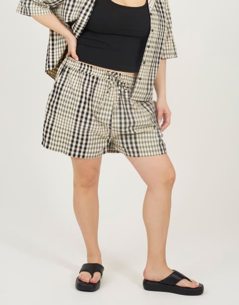 Brave Soul Curve check shorts with tie waist in cream - view 1