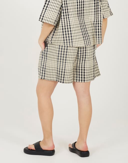 Brave Soul Curve check shorts with tie waist in cream, 2 of 4