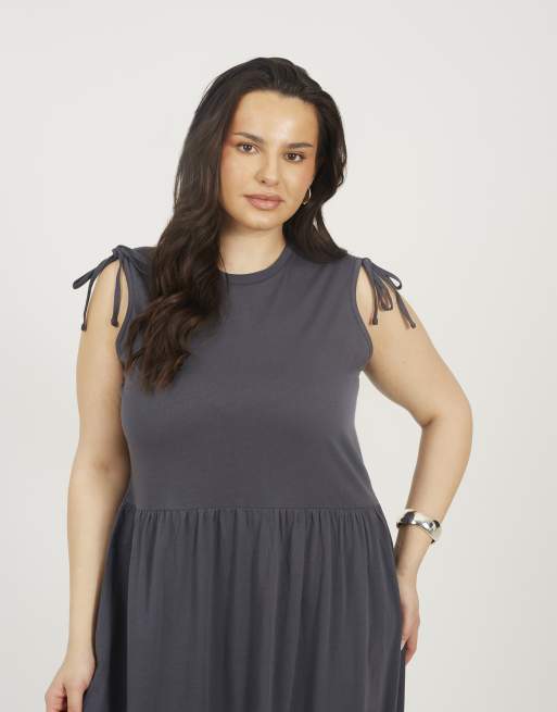 Brave Soul Curve cotton ruched shoulder tiered maxi dress in grey, 3 of 3