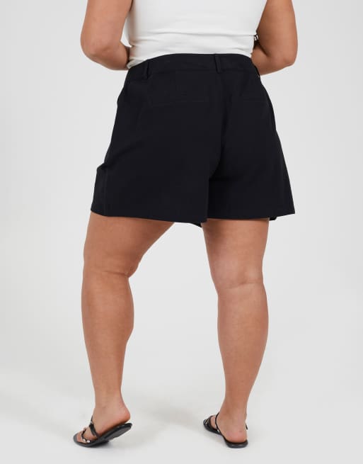 Brave Soul Curve linen look tailored shorts in black, 2 of 3