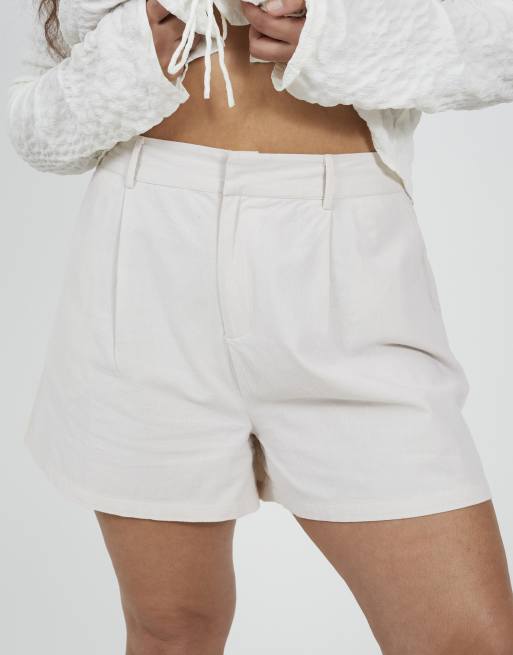 Brave Soul Curve linen look tailored shorts in stone, 3 of 3