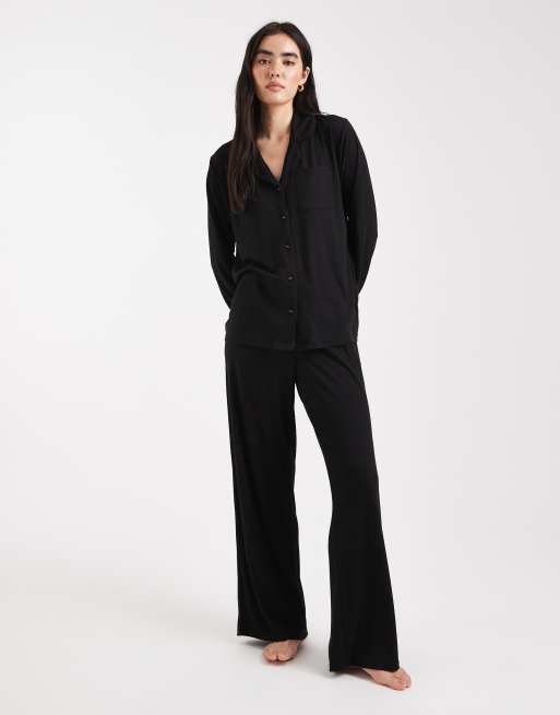 Brave Soul – Czarna bardzo miękka piżama: zapinana na guziki koszula i spodnie