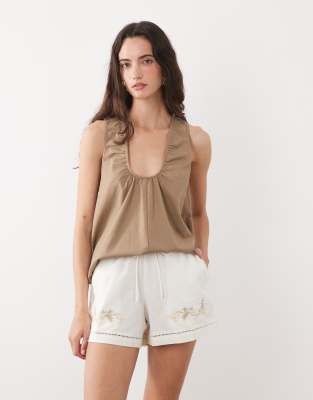 Brave Soul embroidered shorts in cream - part of a set cream 8090₽