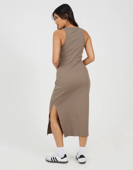 Brave Soul – Figurbetontes Midikleid in Taupe mit Rundhalsausschnitt und Schlitz, 2 von 3