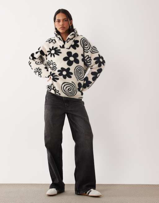 Brave Soul fleece med 1/4-lynlås og blomsterprint i creme og sort, 2 af 4