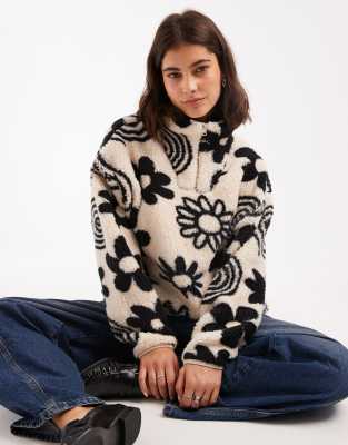 Brave Soul - Fleece-Sweatshirt mit kurzem Reißverschluss und Blumenmuster in Creme und Schwarz-Weiß