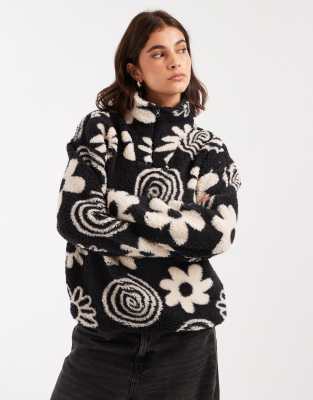 Brave Soul - Fleece-Sweatshirt mit kurzem Reißverschluss und Blumenmuster in Schwarz und Creme