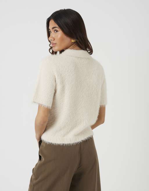 Brave Soul fluffy gebreide poloshirt in beige, 2 van 4