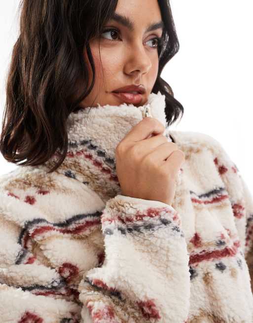 Brave Soul – Gemustertes Teddyfell-Sweatshirt in Cremeweiß mit kurzem Reißverschluss, 3 von 4