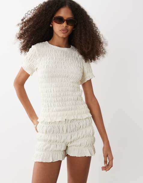 Brave Soul - Gerimpelde mini short met ruches in gebroken wit, deel van co-ord set - view 1