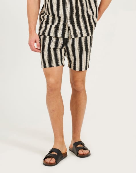 Brave Soul – Gestreifte Shorts in Schwarz - view 1