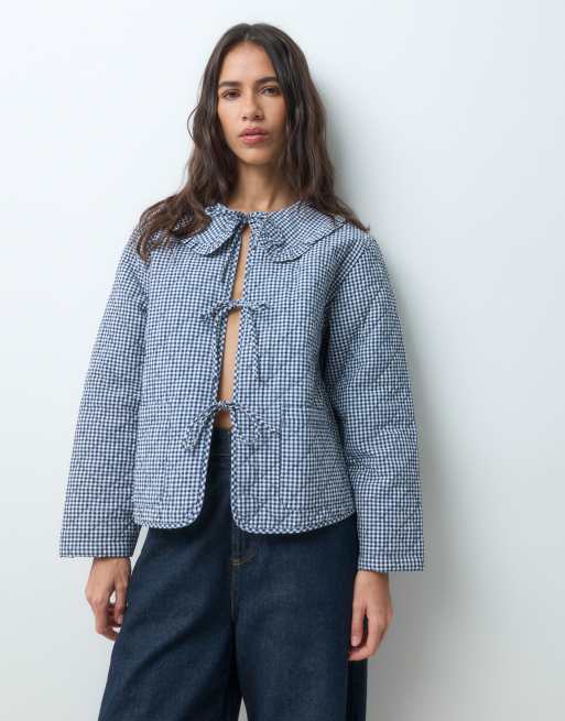 Brave Soul gewatteerd jack met striksluiting voor en oversized kraag in marineblauw, 2 van 4