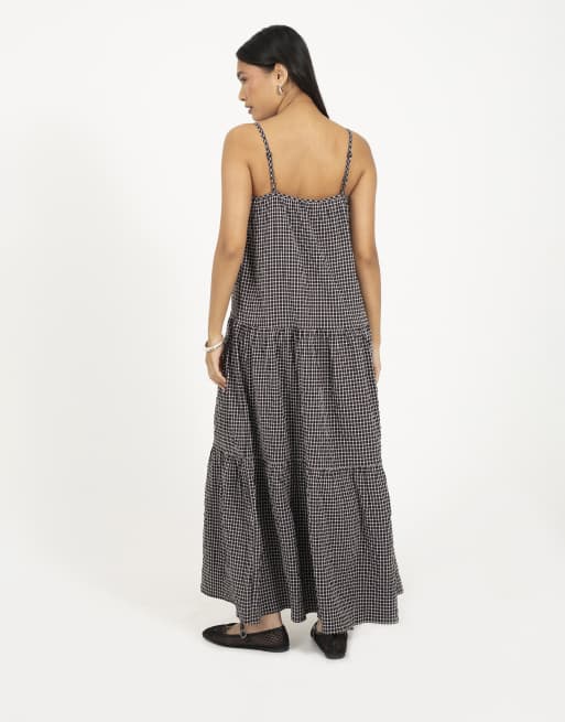 Brave Soul kariertes, trägerloses Smock-Midikleid mit Stufen in Schwarz, 2 von 3