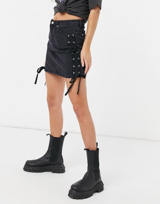 Brave Soul - Keira - Mininederdel med snøredetaljer i siderne i sort denim, 4 af 4