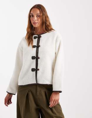 Brave Soul - Kragenlose Teddyfell-Jacke in Cremeweiß mit Knebelknopfverschluss