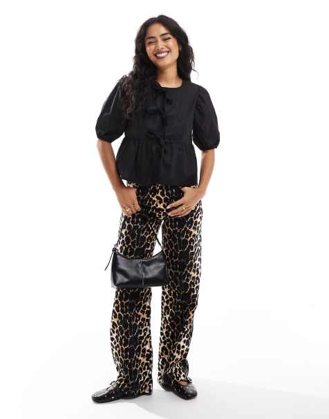 Brave Soul – Kurzärmlige Bluse in Schwarz mit Schnürung vorn - view 1