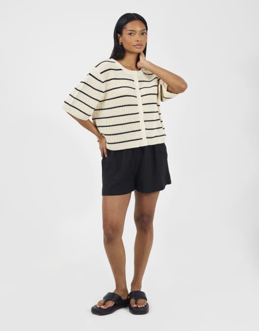 Brave Soul – Kurzärmlige, gestreifte Strickjacke in Ecru mit Patentmuster, 2 von 4