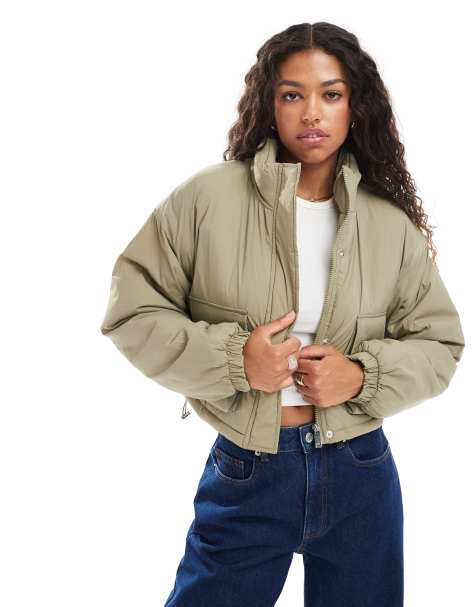 Brave Soul – Kurze, wattierte Jacke in Salbeigrün mit Trichterkragen und Taschen - view 1