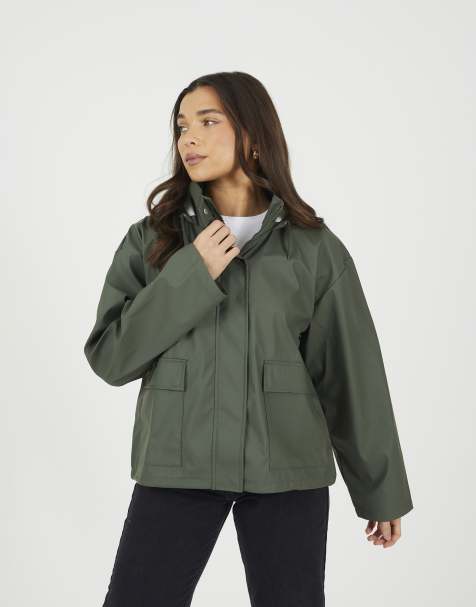 Brave Soul – Kurzer, gummierter Regen-Trenchcoat in Khaki mit Kapuze - view 1