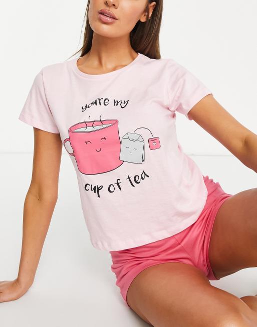 Brave Soul – Kurzer Pyjama in Rosa mit „You're My Cup of Tea“-Print