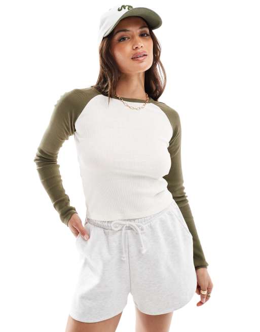 Brave Soul – Langärmliges, geripptes Raglanshirt in Creme und Khaki