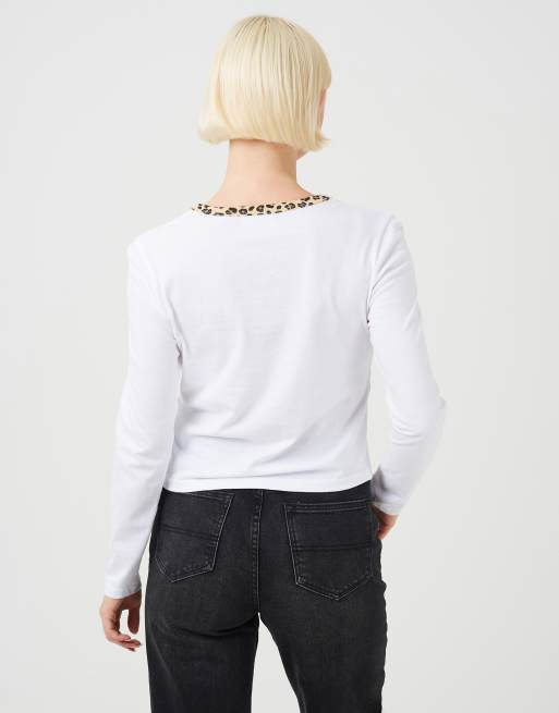 Brave Soul Long sleeve contrast print neck detail top in white, 2 of 4