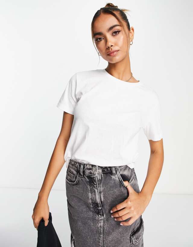 Brave Soul madelyn basic t-shirt in white