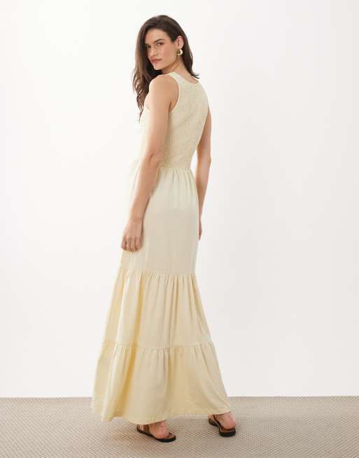 Brave Soul – Maxikleid in Gelb mit U-Ausschnitt, gesmoktem Oberteil und gestuftem Rock, 4 von 4