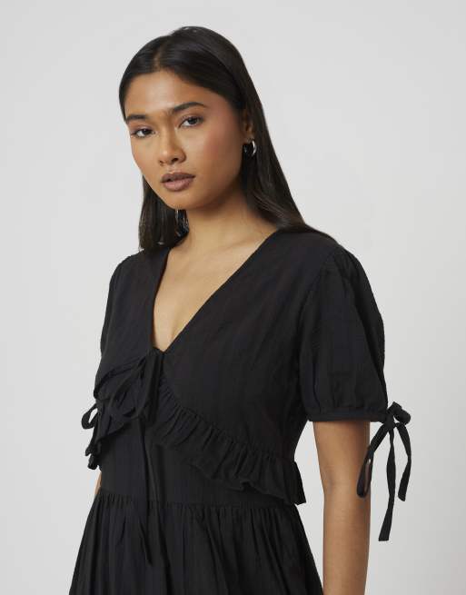 Brave Soul – Maxikleid in Schwarz mit Puffärmeln, Bindedetail und Rüschendetails, 4 von 4