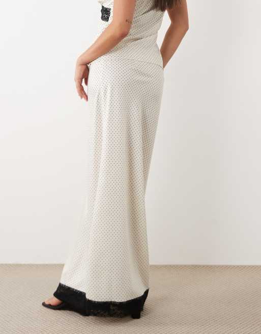 Brave Soul – Maxirock aus Satin in Cremeweiß mit Spitzenborte und schwarzen Polka Dots, 3 von 5