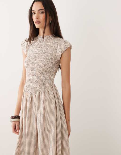 Brave Soul – Midikleid in Braun mit Vichy-Karomuster, gerafftem Oberteil und Puffärmel, 2 von 4