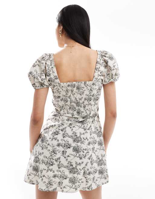 Brave Soul – Mini-Milchmädchenkleid in Weiß mit Leinenanteil, Blumenmuster und Puffärmeln, 4 von 4